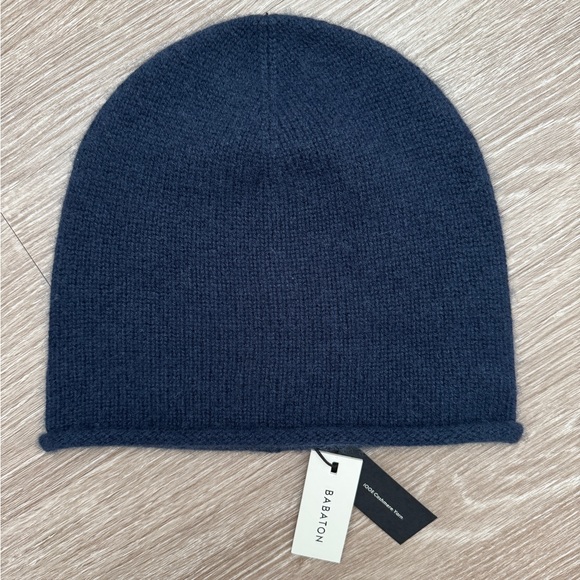 Aritzia Babaton Luxe Cashmere Kisho Beanie Total Eclipse worn by Meghan Markle - Picture 3 of 5
